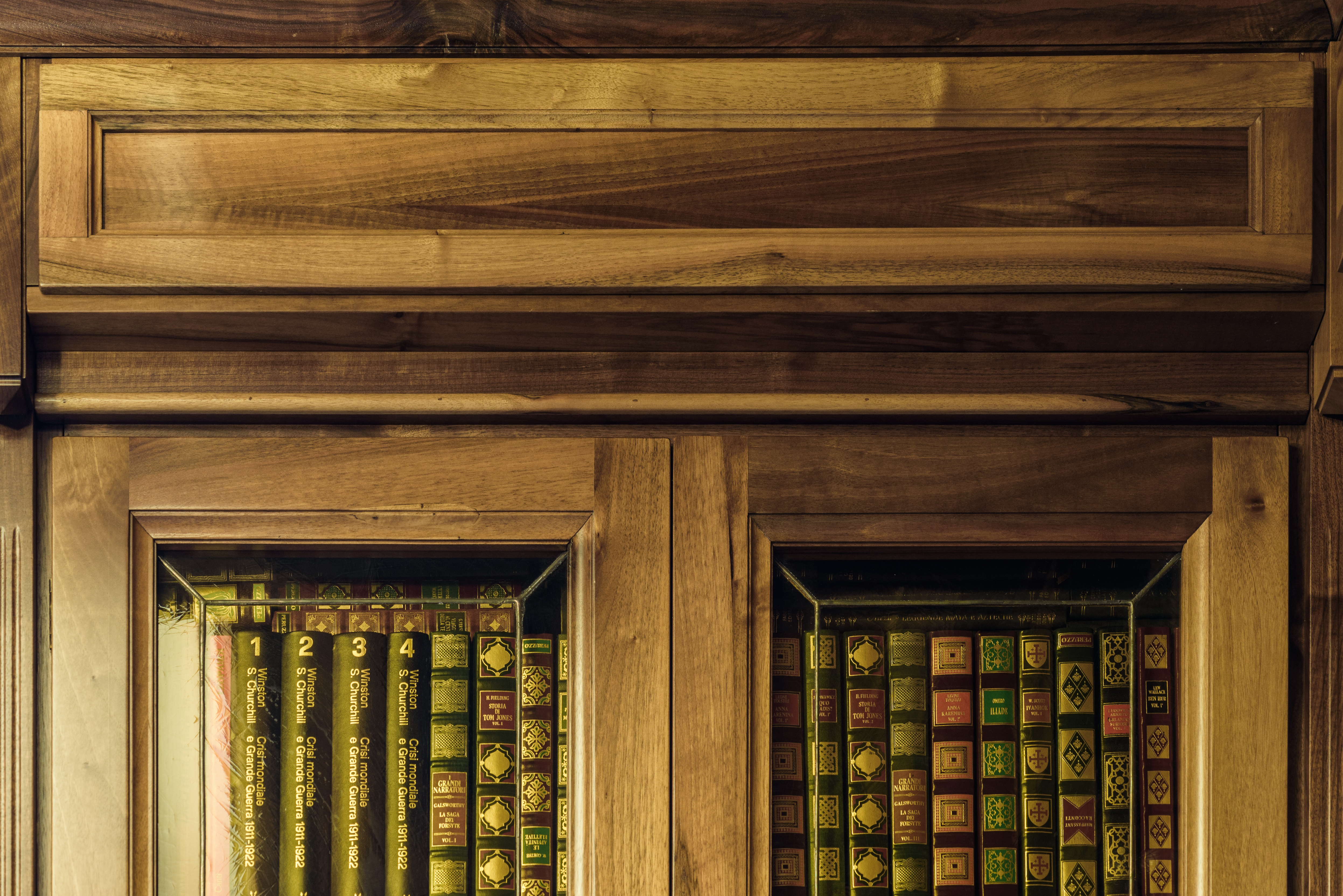 libreria su misura in legno per studio privato falegnameria lecce schiavone