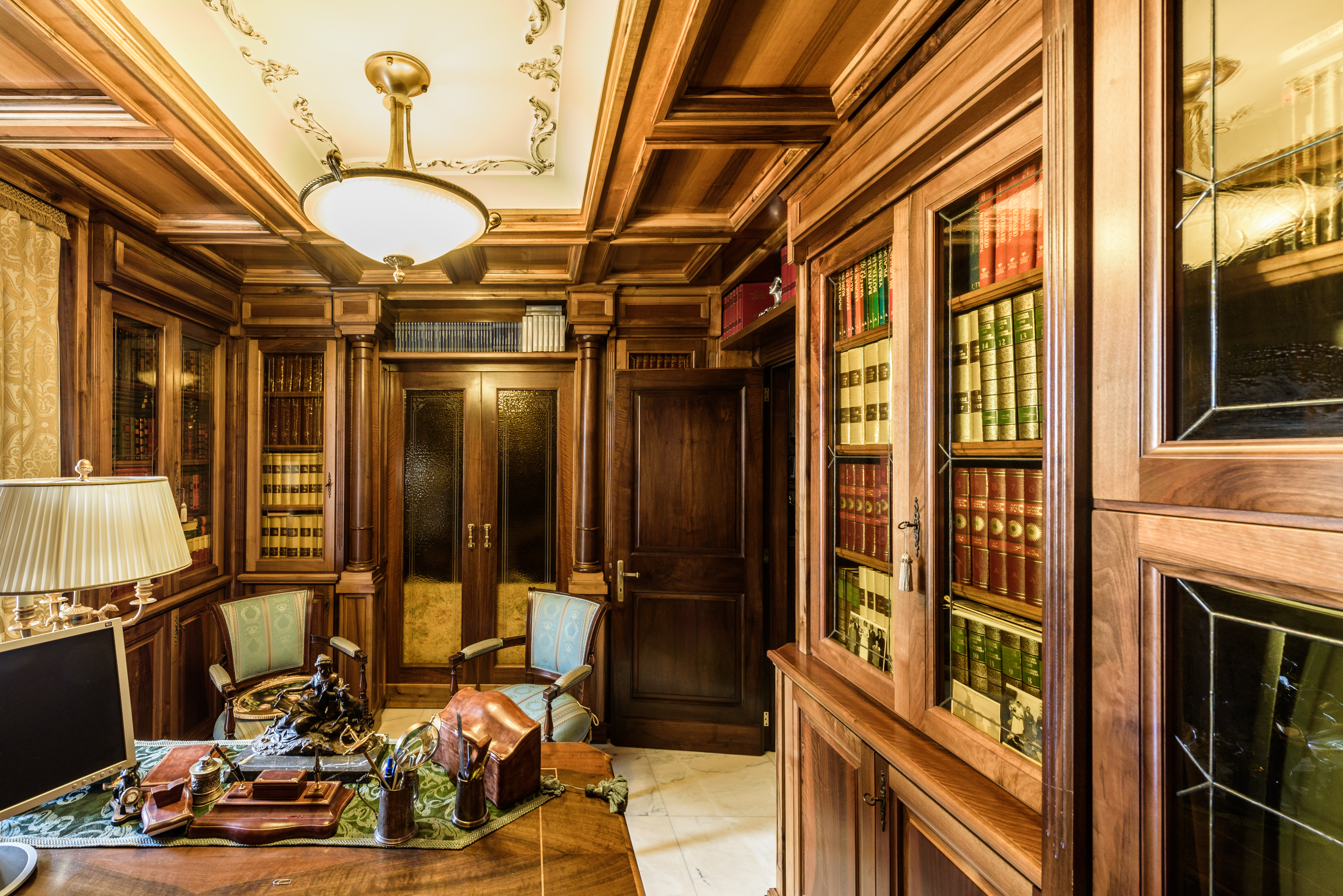 arredi in legno per studio privato falegnameria lecce schiavone