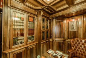 arredo studio privato su misura in legno Schiavone Interiors Lecce