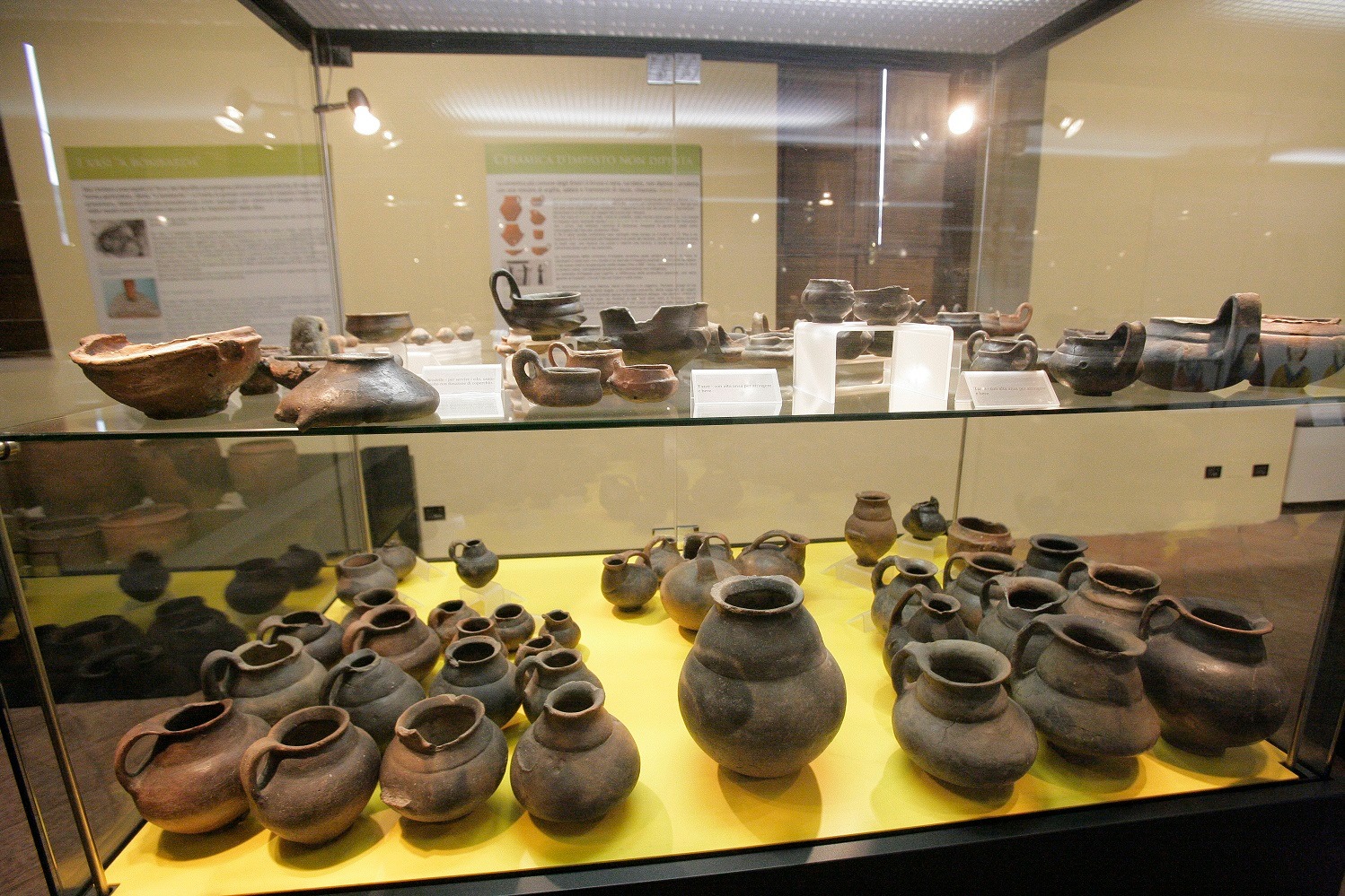 teche espositive in legno per museo schiavone lecce