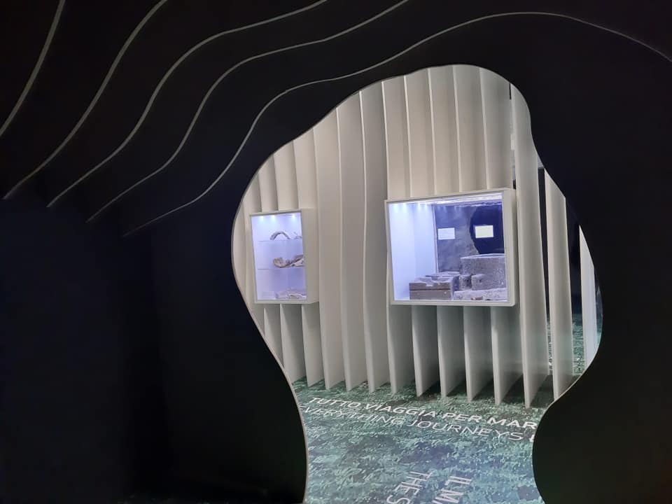 allestimenti in legno su misura per esposizioni schiavone lecce